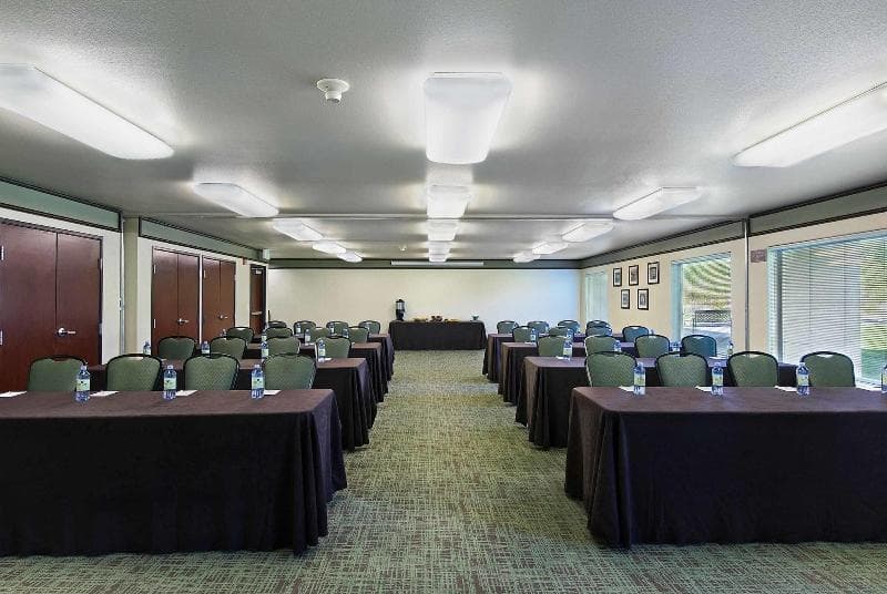 Oxford Suites Yakima photo 1