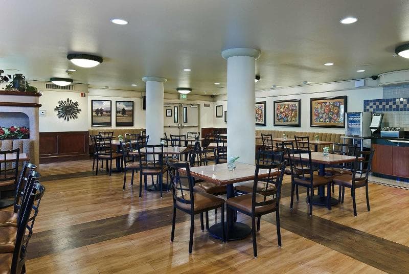 Oxford Suites Yakima 5