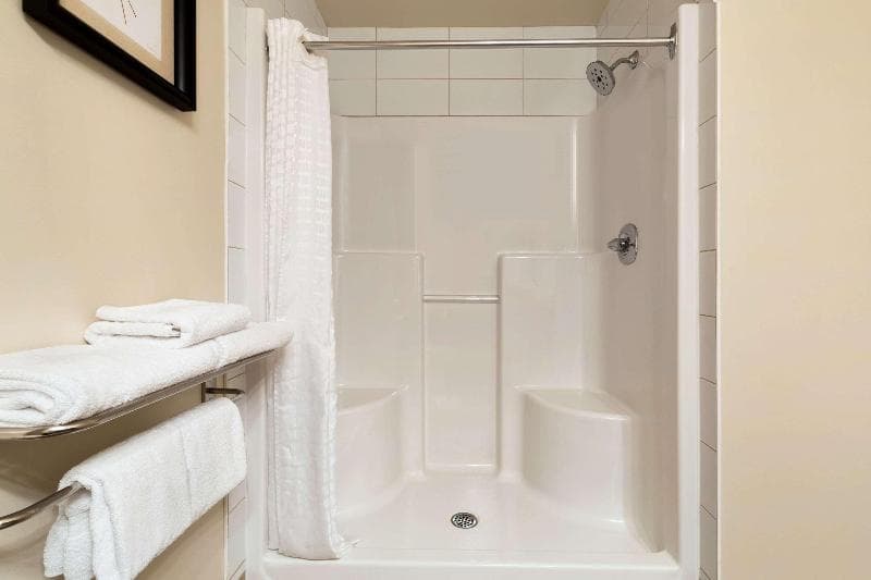 Travelodge Hotel By Wyndham Weyburn 2