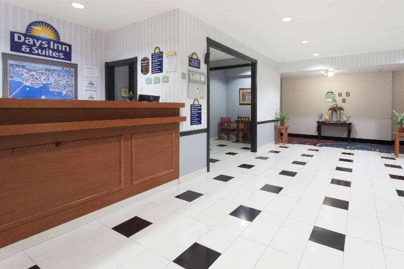 Days Inn & Suites By Wyndham Cambridge 4