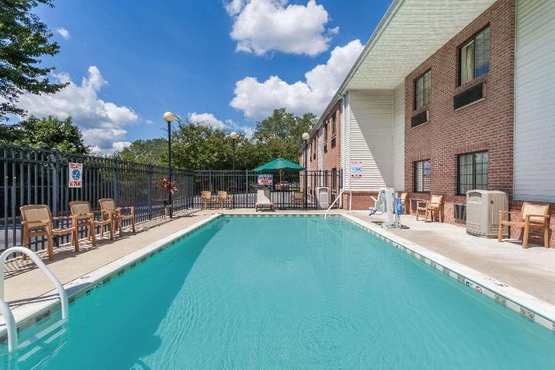 Days Inn & Suites By Wyndham Cambridge 2
