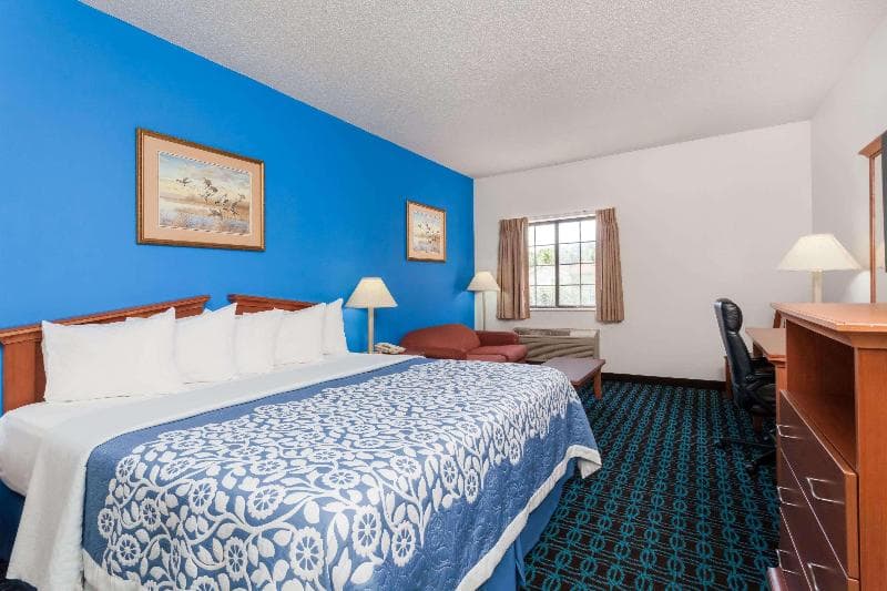 Days Inn & Suites By Wyndham Cambridge photo 1