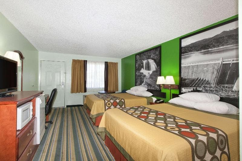 Super 8 By Wyndham Yreka photo 1