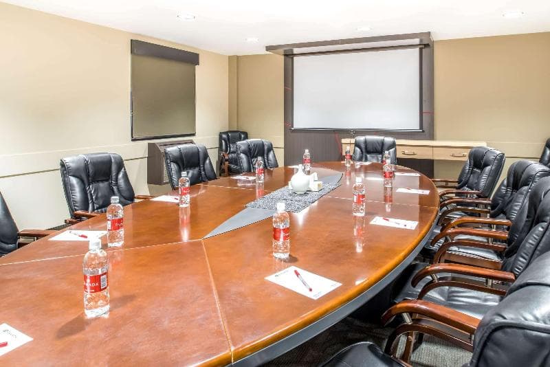 Ramada By Wyndham Saskatoon photo 1