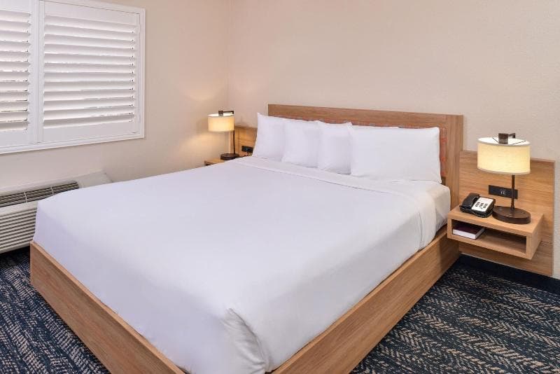 La Fuente Inn & Suites 5