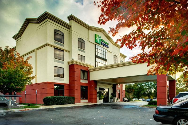 Holiday Inn Express Richmond Airport 2