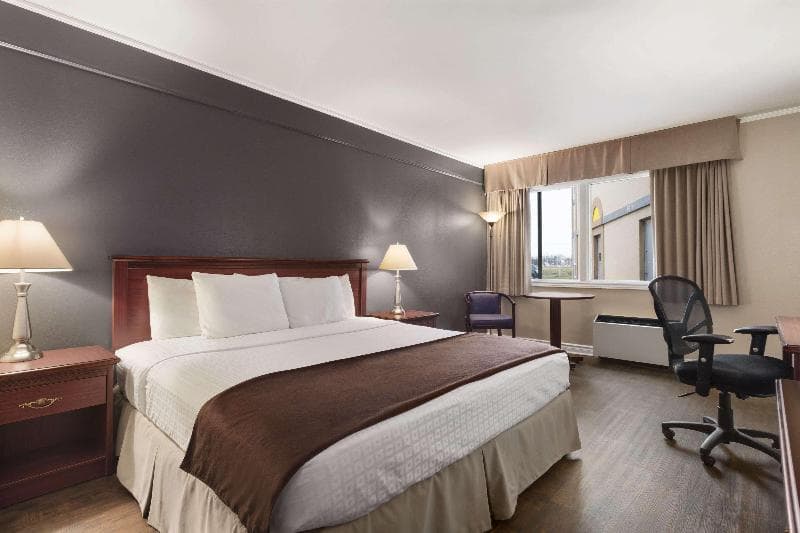 Days Inn By Wyndham Brockville 4