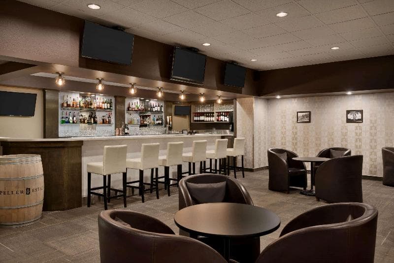 Ramada Plaza by Wyndham Regina Downtown 2
