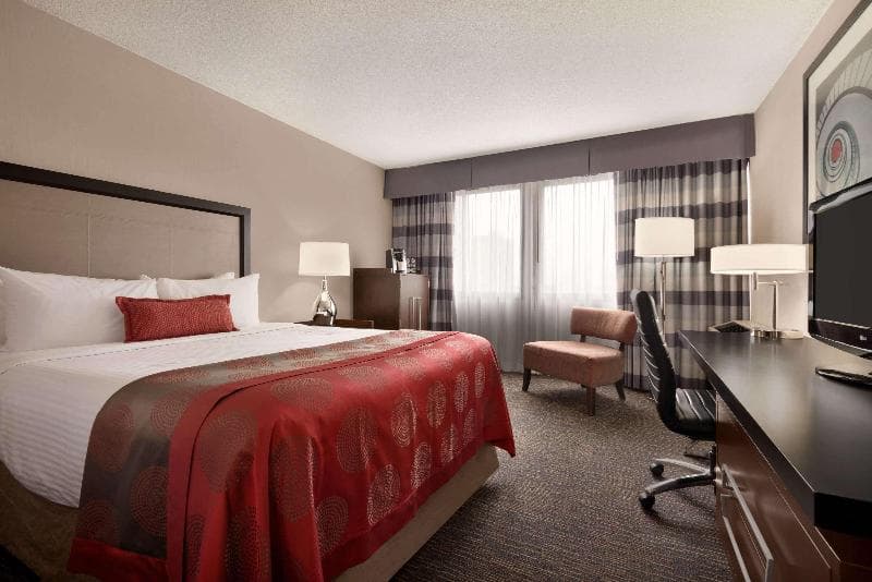 Ramada Plaza by Wyndham Regina Downtown 5