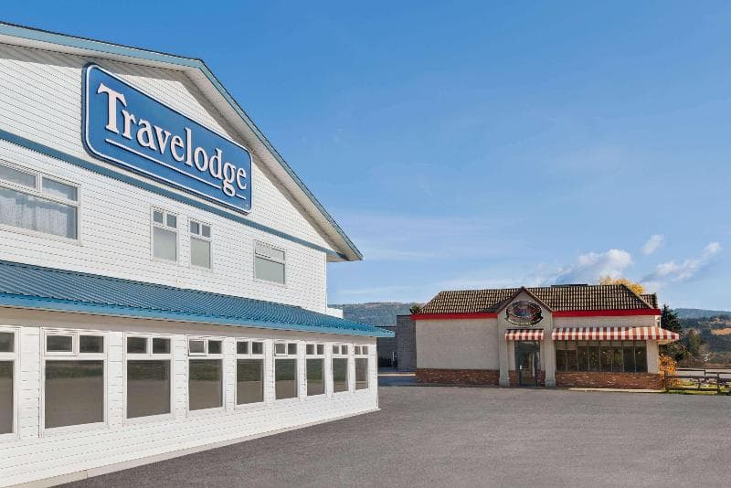 Travelodge By Wyndham Salmon Arm photo 1