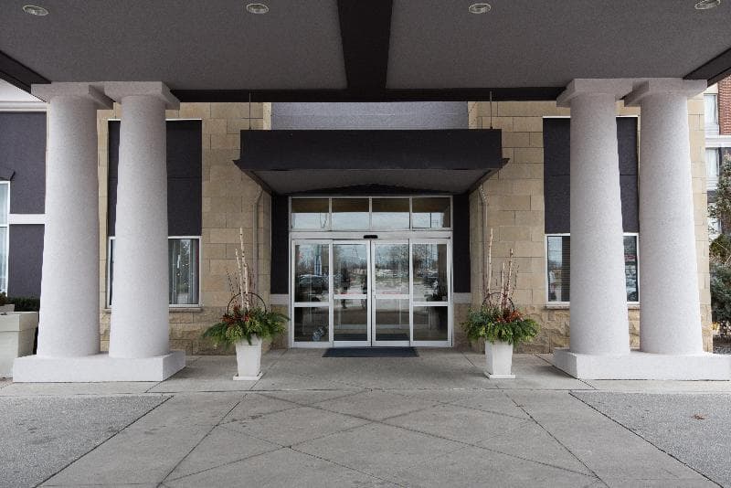 Holiday Inn Express & Suites Chatham South 3