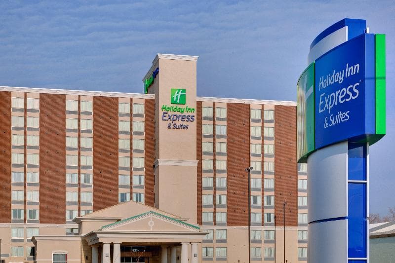 Holiday Inn Express & Suites Chatham South 4