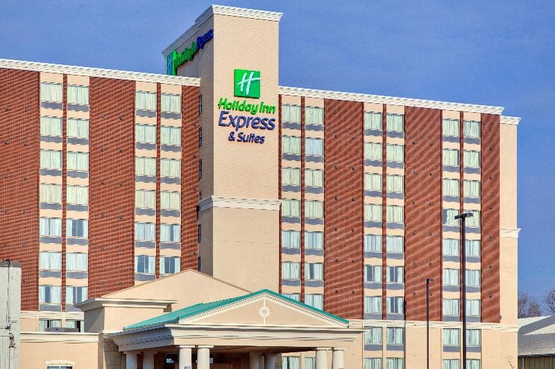 Holiday Inn Express & Suites Chatham South 5