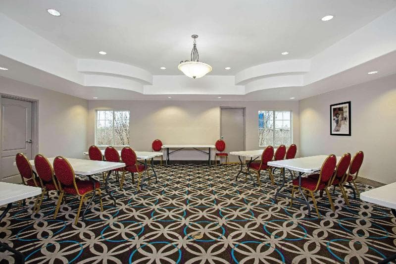 La Quinta Inn & Suites by Wyndham Fairfield TX main