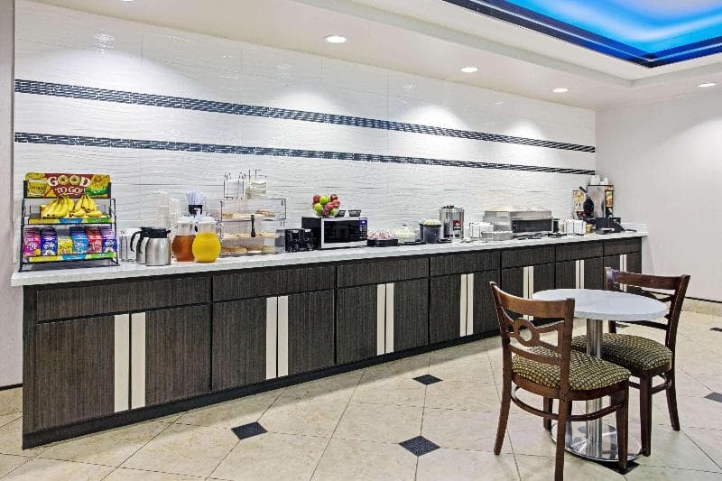 La Quinta Inn & Suites by Wyndham Fairfield TX 3