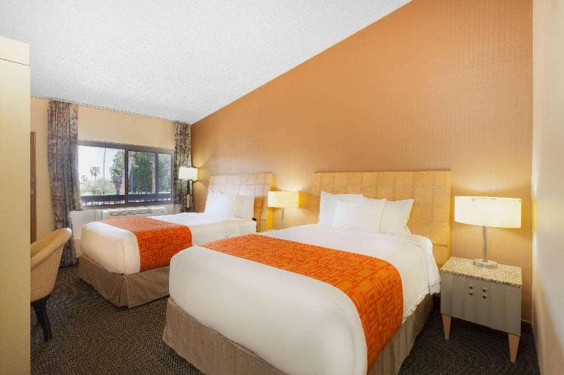 Howard Johnson by Wyndham Yuma 3