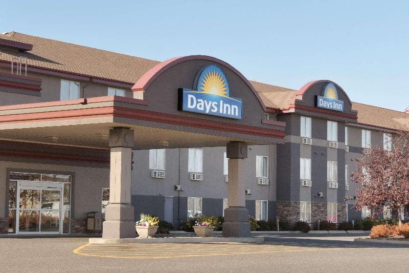 Days Inn & Suites by Wyndham Thunder Bay photo 1