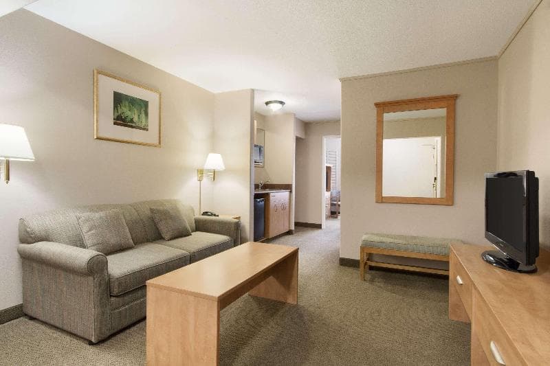 Days Inn & Suites by Wyndham Thunder Bay 5