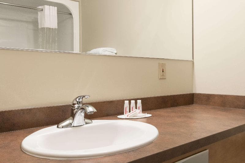 Days Inn & Suites by Wyndham Thunder Bay 4