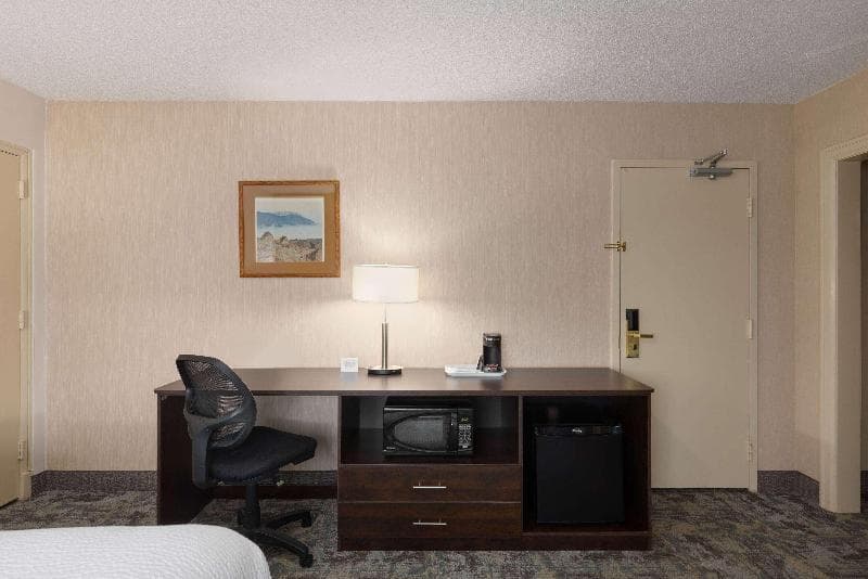 Travelodge By Wyndham Thunder Bay 2