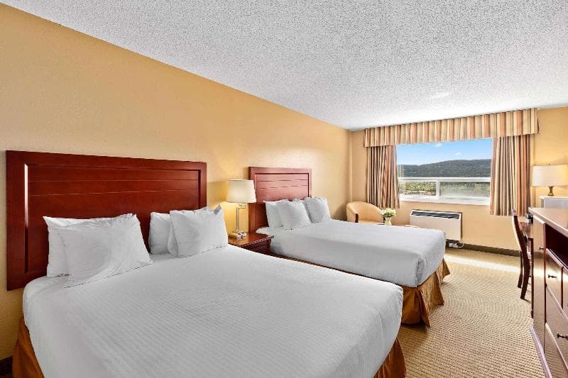 Coast Fraser Inn photo 1