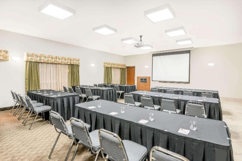 Ramada by Wyndham Olds 3