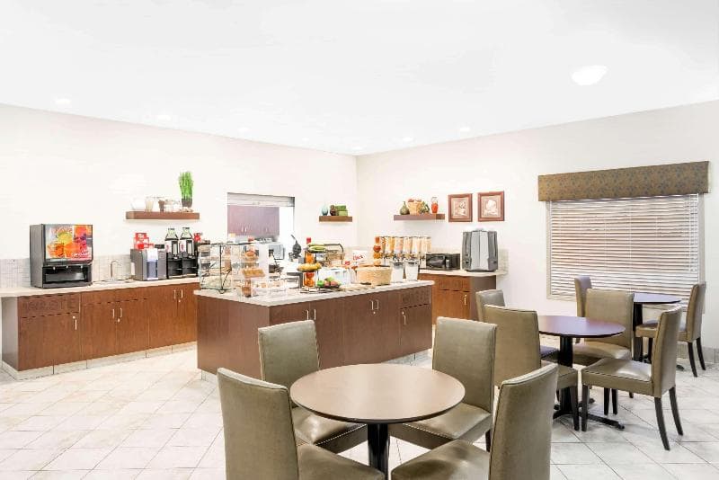 Ramada by Wyndham Olds 5