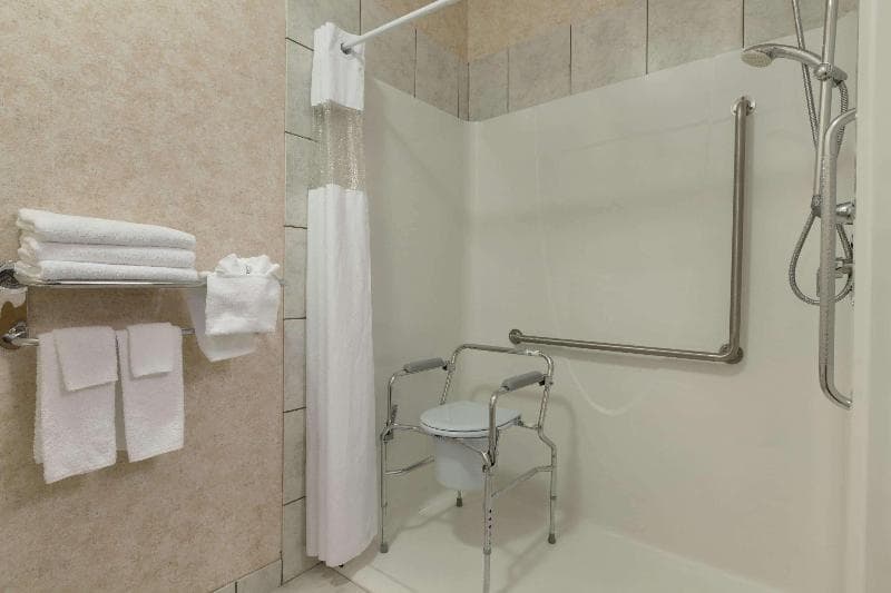 Days Inn by Wyndham Penticton Conference Centre 5