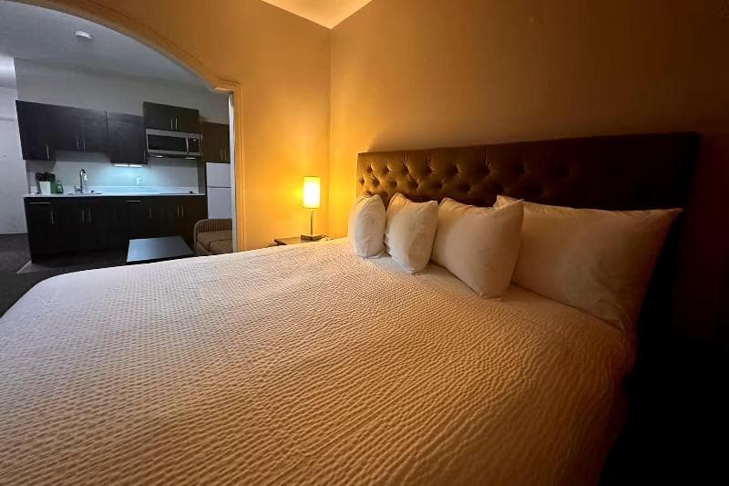 Ramada By Wyndham Estevan 3