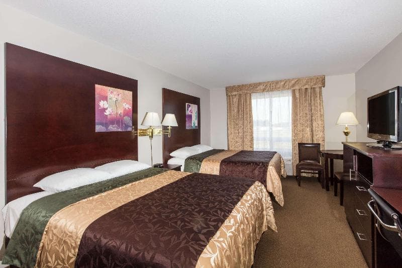Super 8 By Wyndham Innisfail photo 1