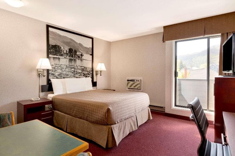 Quality Inn & Suites 5