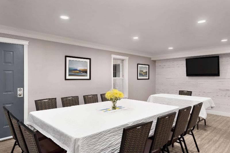 Days Inn by Wyndham Kelowna 3