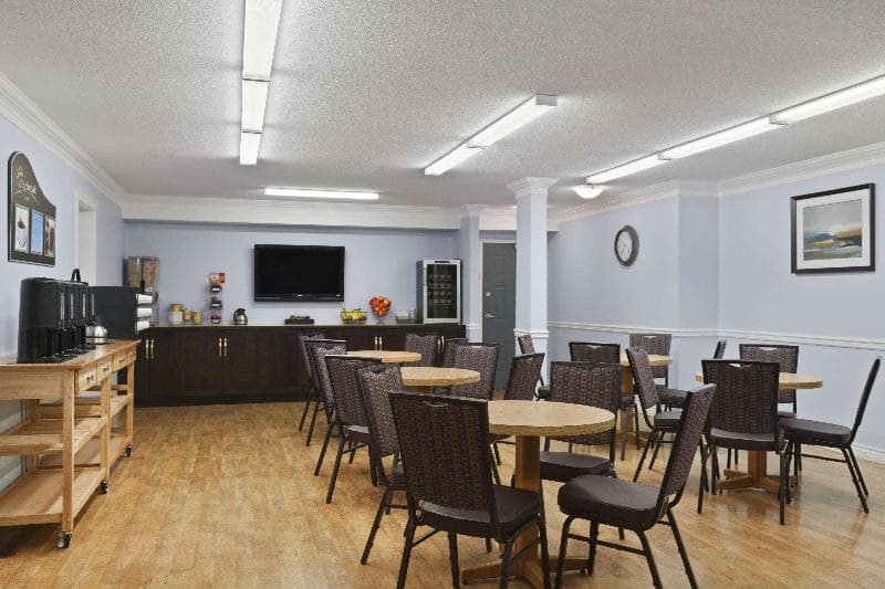 Days Inn by Wyndham Kelowna photo 1