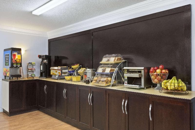 Days Inn by Wyndham Kelowna 5