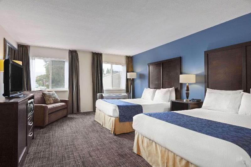 Days Inn by Wyndham Kelowna 2