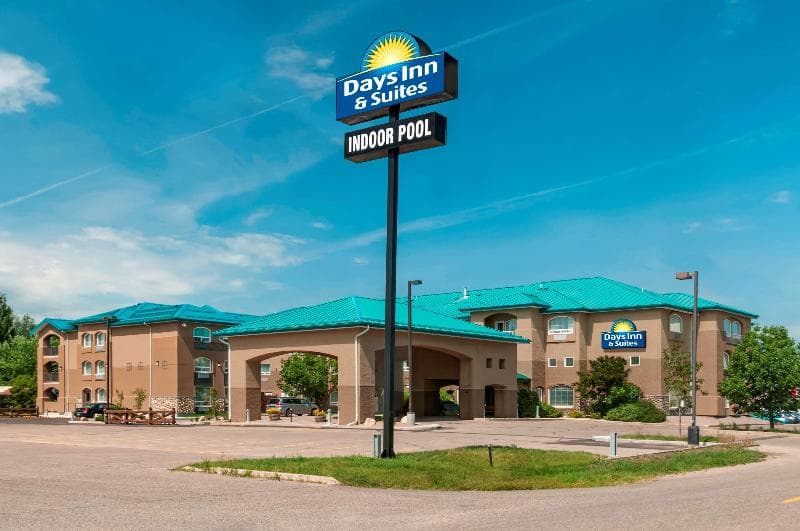 Days Inn & Suites by Wyndham Brandon photo 1