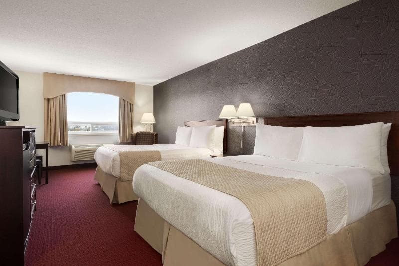 Days Inn & Suites by Wyndham Brandon 5
