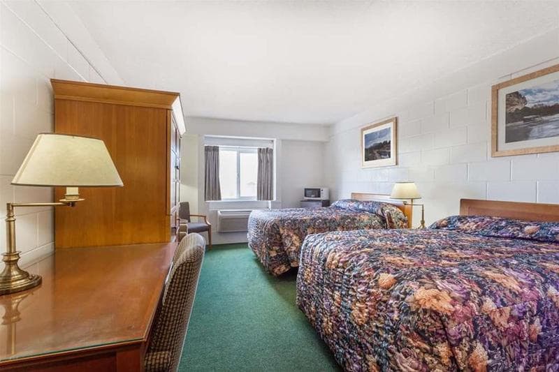 Knights Inn Moose Jaw main