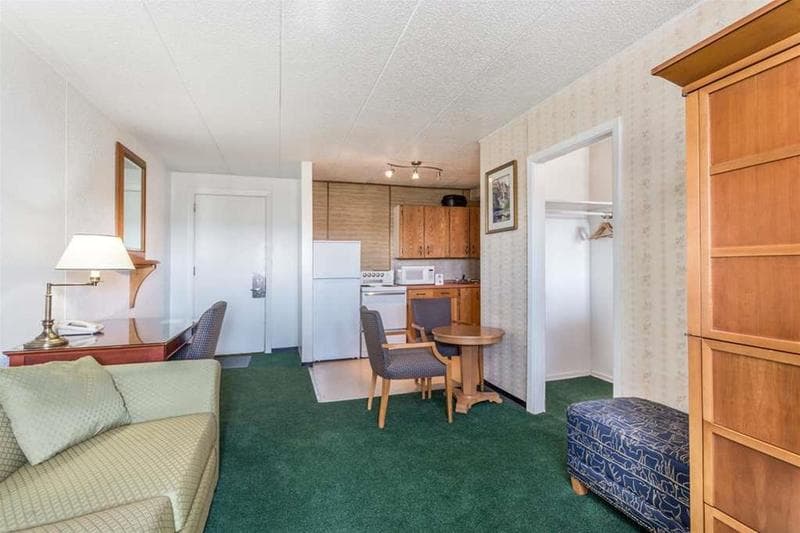 Knights Inn Moose Jaw 3