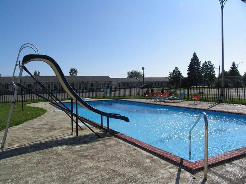 Seven Oakes Motel main
