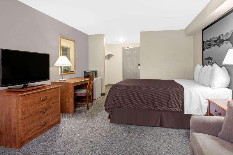 Super 8 by Wyndham Sault Ste. Marie 4