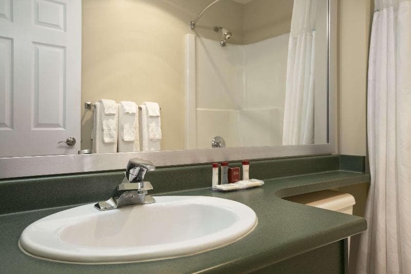 Ramada Limited Merritt 5