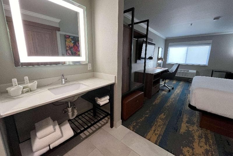La Quinta Inn & Suites by Wyndham Yakima Downtown 3