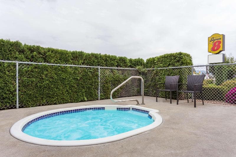 Super 8 By Wyndham Lake Country/Winfield Area 3