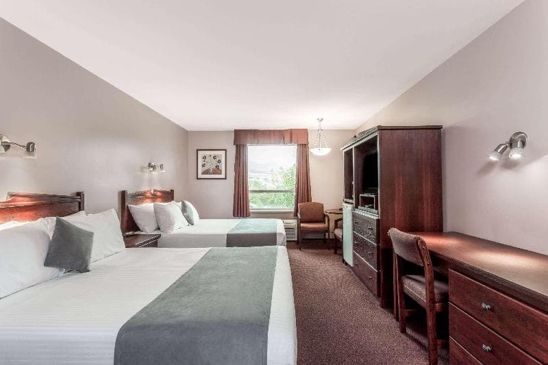 Super 8 By Wyndham Lake Country/Winfield Area photo 1