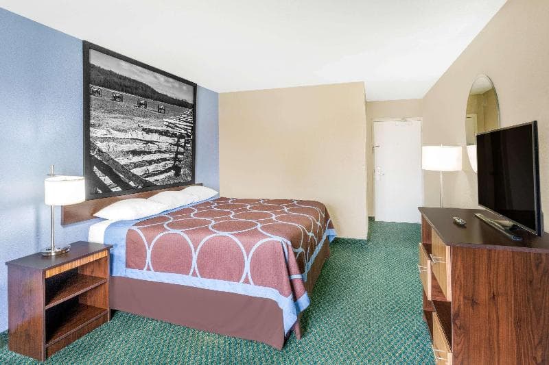 Super 8 by Wyndham Bentonville 5