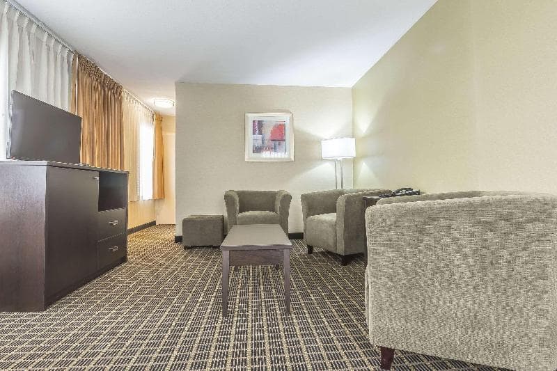 Quality Inn & Suites 3
