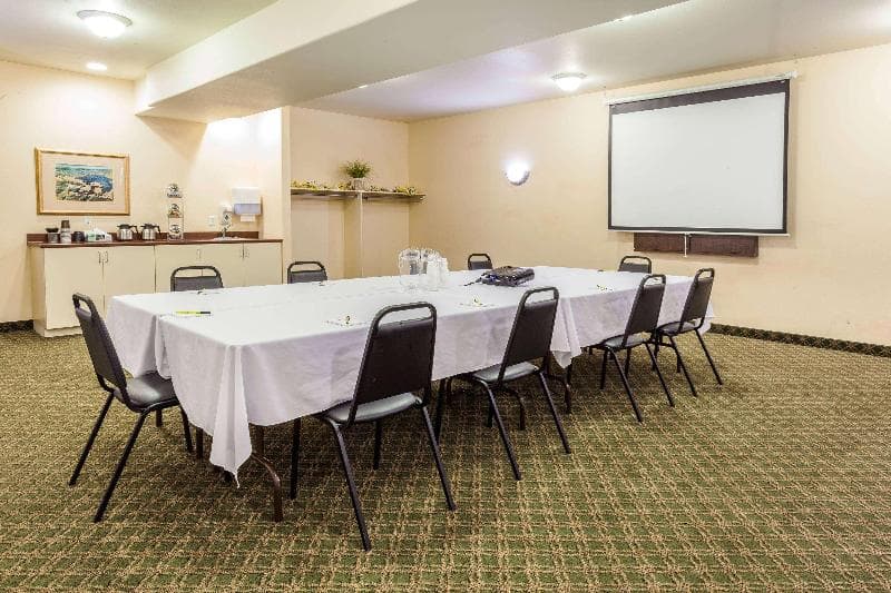 Super 8 by Wyndham Amherst 5
