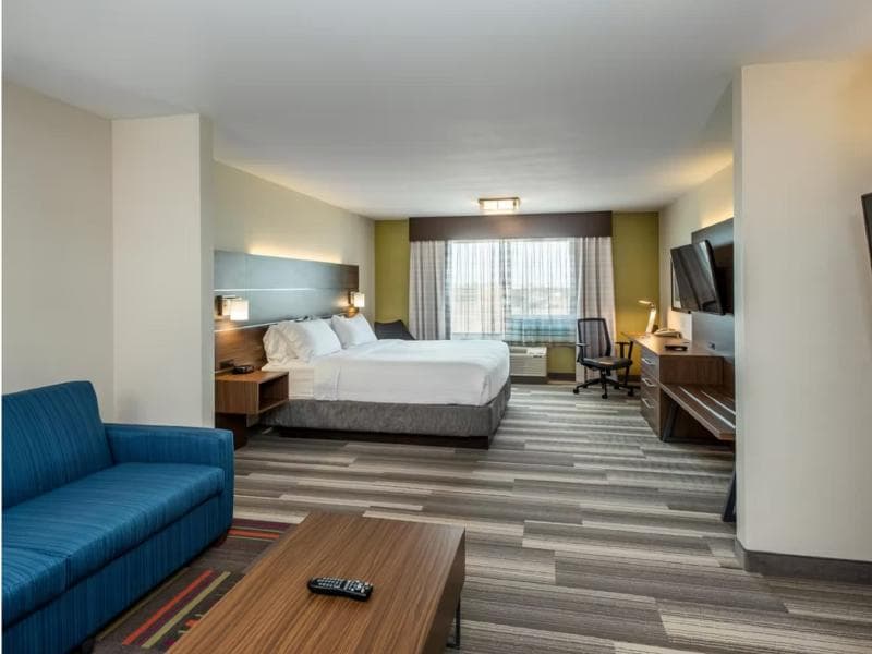 Holiday Inn Express & Suites Medicine Hat Transcanada Hwy 1 3