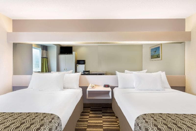 Microtel Inn & Suites by Wyndham Richmond Airport photo 1